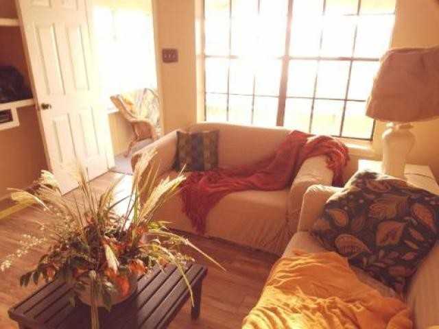 455 Thomas Ln - Photo 3 of 6