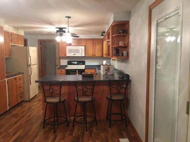 1094 Yates St - Photo 2 of 3