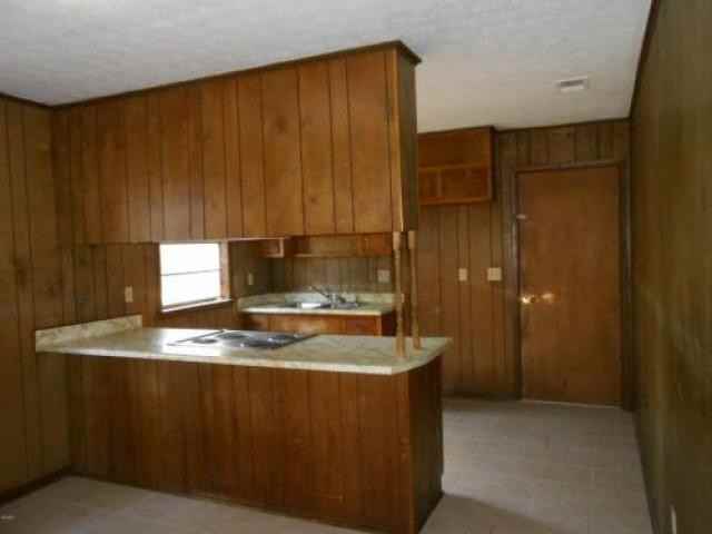 1713 Courtney Dr - Photo 2 of 6