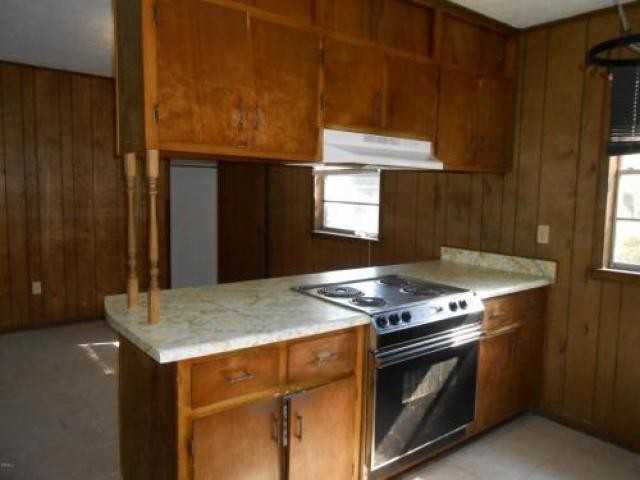 1713 Courtney Dr - Photo 3 of 6
