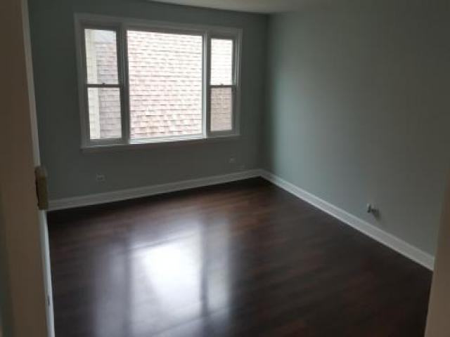 5229 N Ludlam Ave - Photo 2 of 6