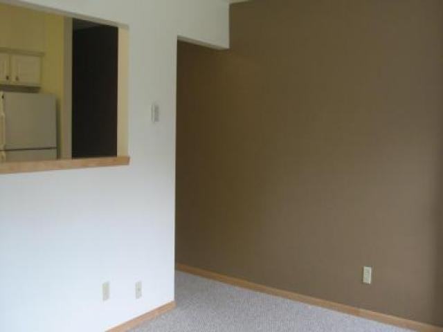 526 W Cedar Ave - Photo 3 of 6