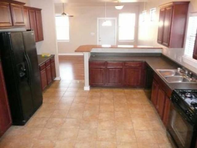 200 W N Loop Blvd - Photo 2 of 6