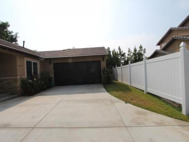 1039 E Gladstone St - Photo 3 of 6