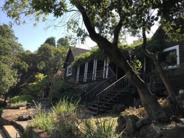 1008 Lakeview Way - Photo 3 of 6