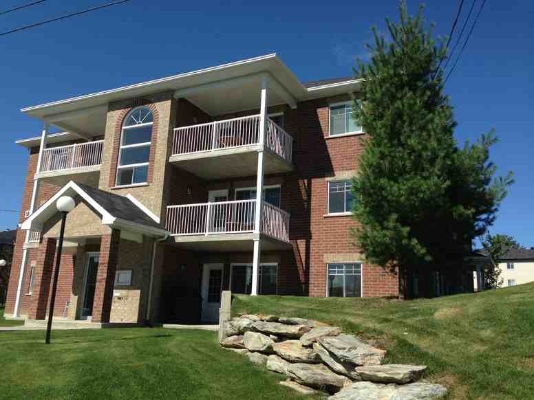 1895 Rue André - Photo 3 of 16