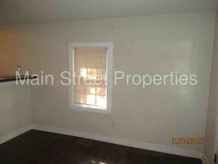 718 Bremen Ave - Photo 2 of 8