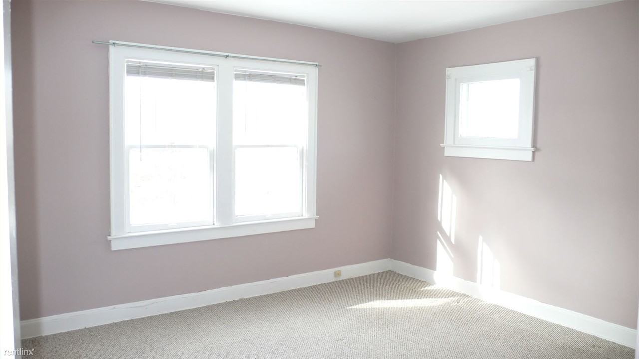 908 Thomas Rd - Photo 2 of 14