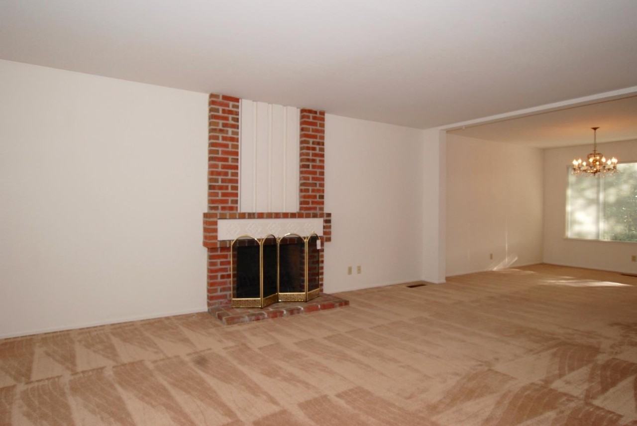 2024 Fairmont Dr - Photo 3 of 8