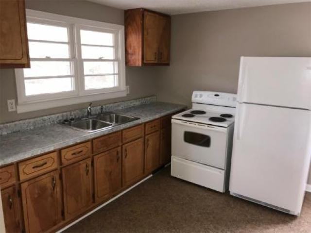 404 Hall St - Photo 2 of 6