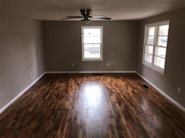 404 Hall St - Photo 3 of 6