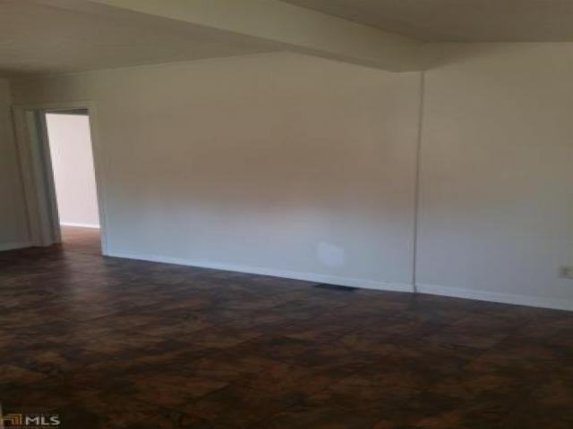 678 Milford Rd - Photo 3 of 6