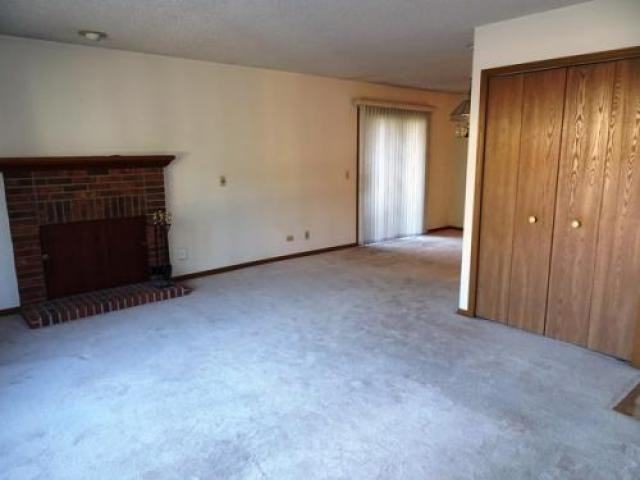 265 S Harrison St - Photo 3 of 6
