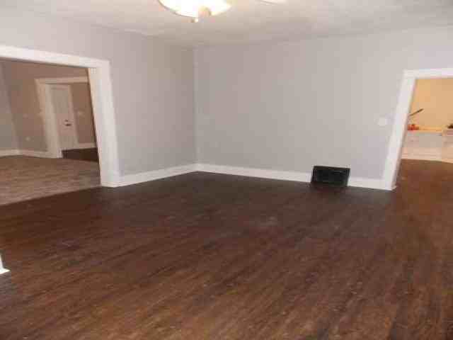 809 N Division St - Photo 3 of 6