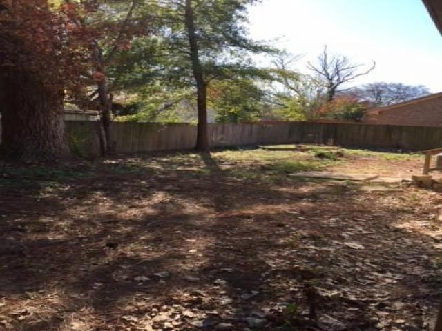 103 Lynn Ln - Photo 2 of 6