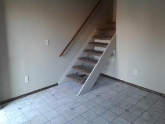 1405 N Rockwell Ave - Photo 3 of 6