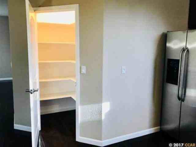 4951 Park View Ct - Photo 3 of 6