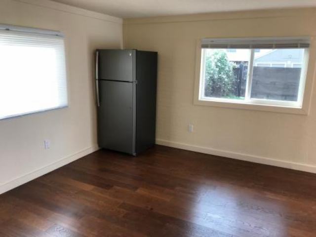 837 7th Ave - Photo 3 of 6