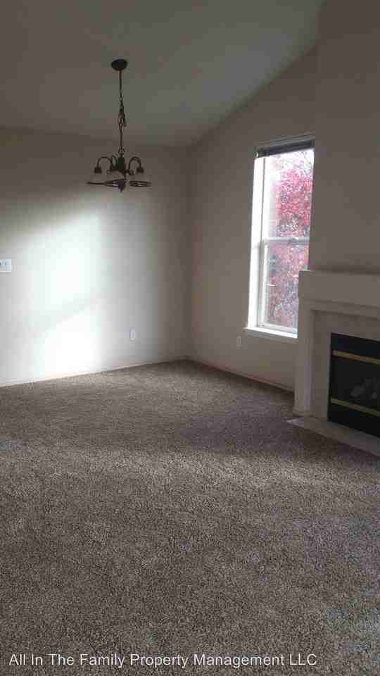 15745 NE Beech St - Photo 2 of 4