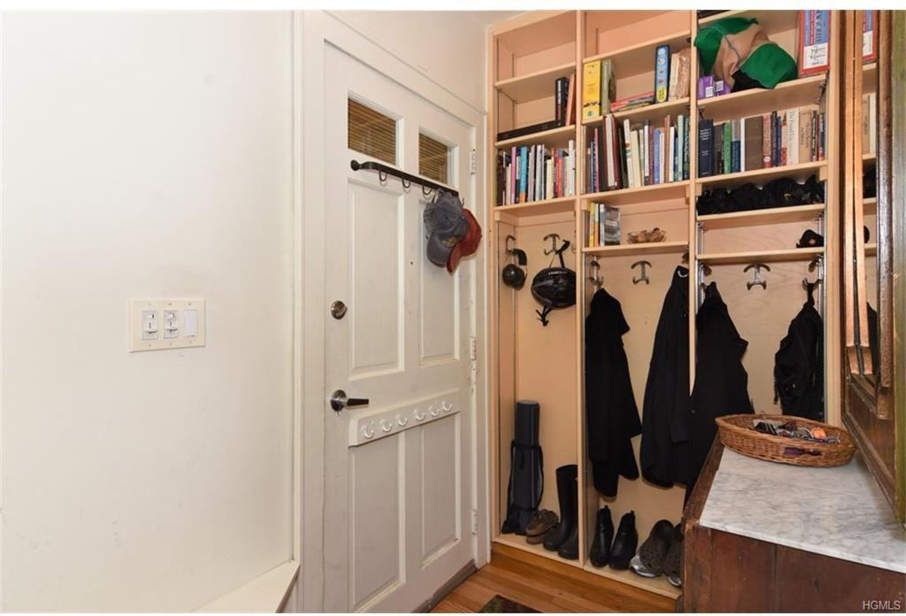 20 Willow St - Photo 2 of 30