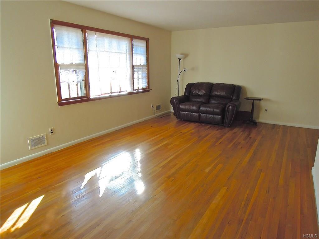 16 Heather Dr - Photo 3 of 11