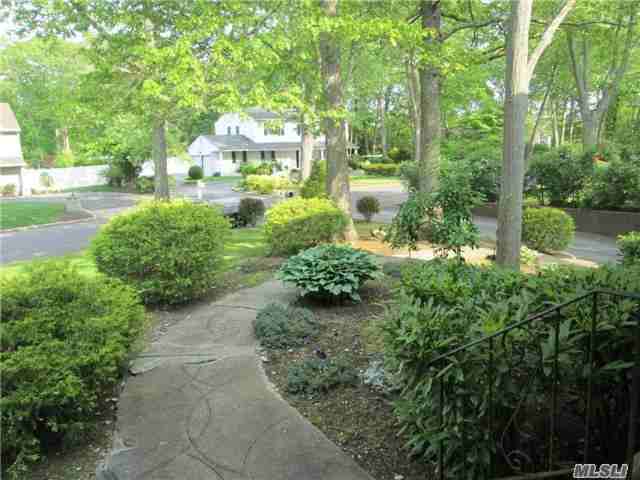 63 Randolph Dr - Photo 2 of 18