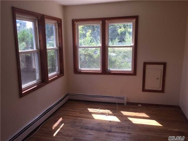 43 Brushwood Dr - Photo 3 of 9