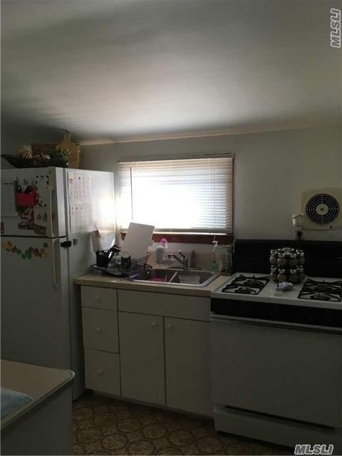 84 Merritt St - Photo 3 of 10