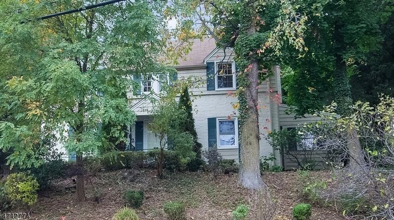 862 Morris Turnpike - Photo 2 of 20