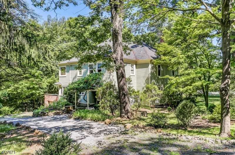 126 Oaks Rd - Photo 2 of 25