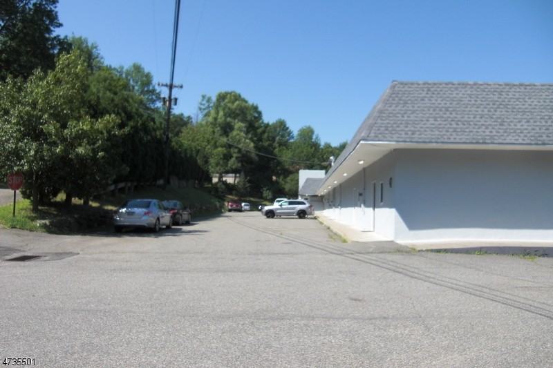 42 Maple Terrace - Photo 3 of 4