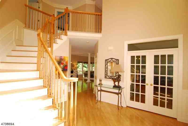 25 Cromwell Dr - Photo 2 of 25