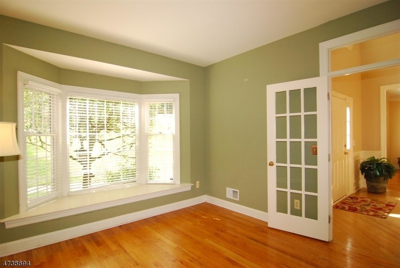 25 Cromwell Dr - Photo 3 of 25