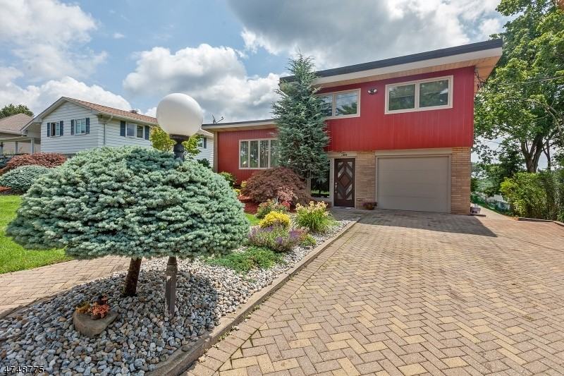 10 Fairfield Rd - Photo 2 of 24