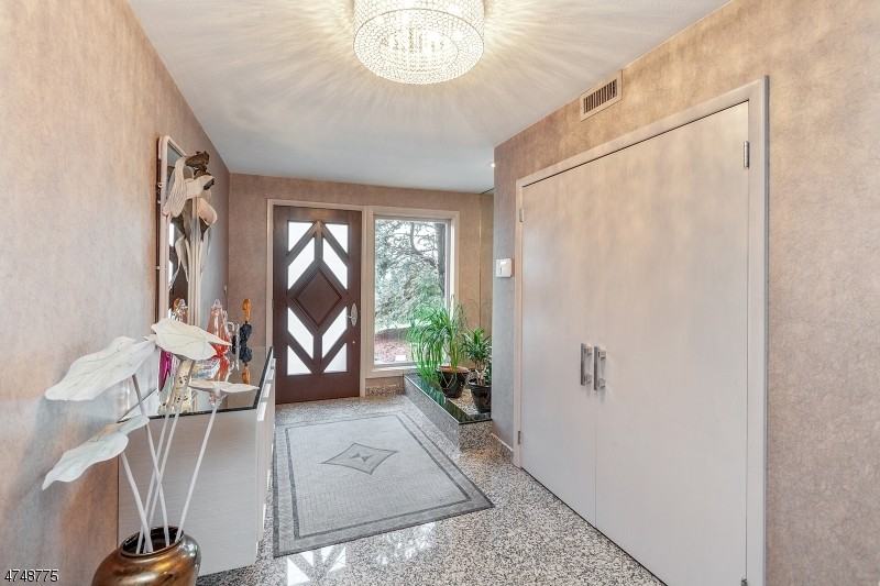 10 Fairfield Rd - Photo 3 of 24