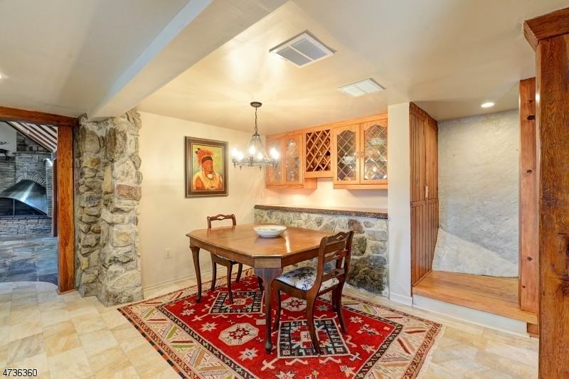 3 Hayes Ln - Photo 3 of 18