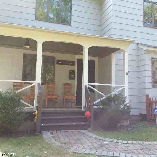 275 Diamond Hill Rd - Photo 2 of 19