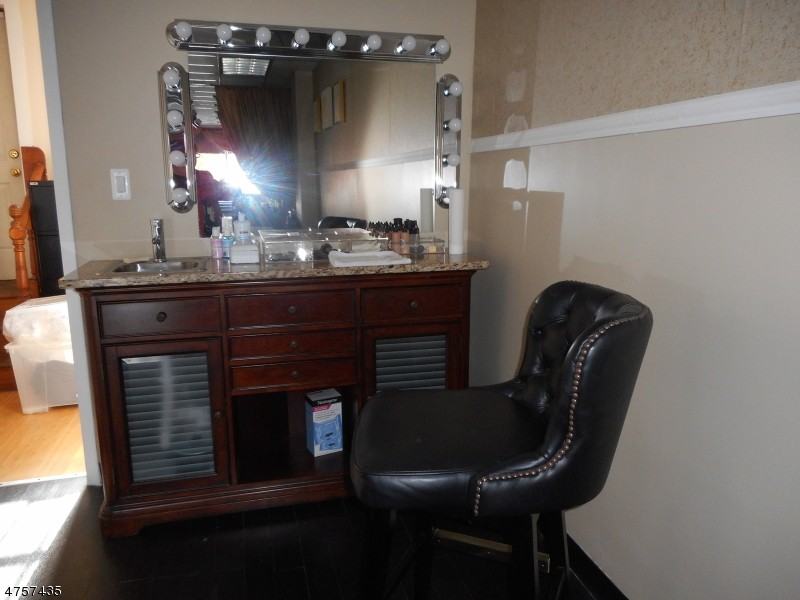 393 Piaget Ave - Photo 3 of 7