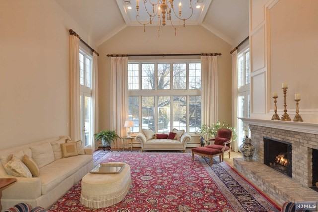 4 High Meadow Ln - Photo 2 of 21