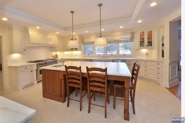 4 High Meadow Ln - Photo 3 of 21