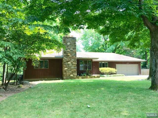 45 Mill Pond Rd - Photo 3 of 18