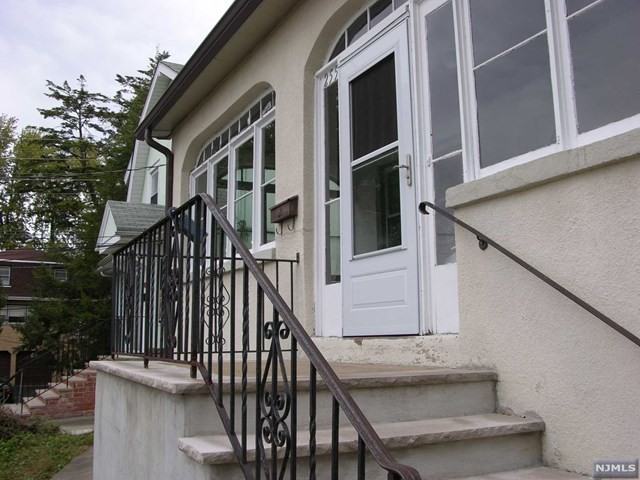 255 Ridgefield Ave - Photo 2 of 13