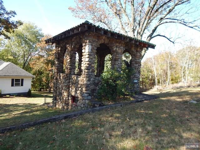 1127 Alps Rd - Photo 2 of 19