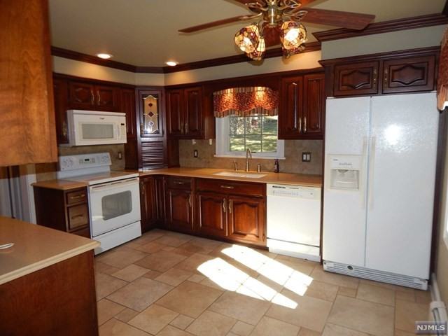 1127 Alps Rd - Photo 3 of 19
