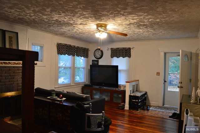 34 Dora St - Photo 3 of 11