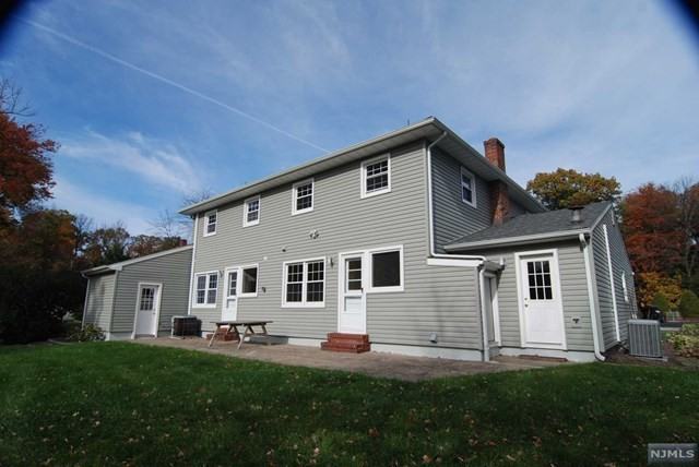 9 Glen Ct #b - Photo 2 of 25