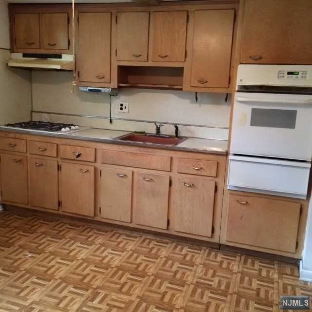 10 Mountain Ave - Photo 2 of 10