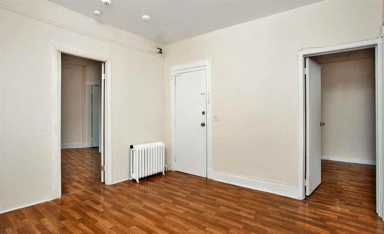 816 19th St #2 - Photo 3 of 12