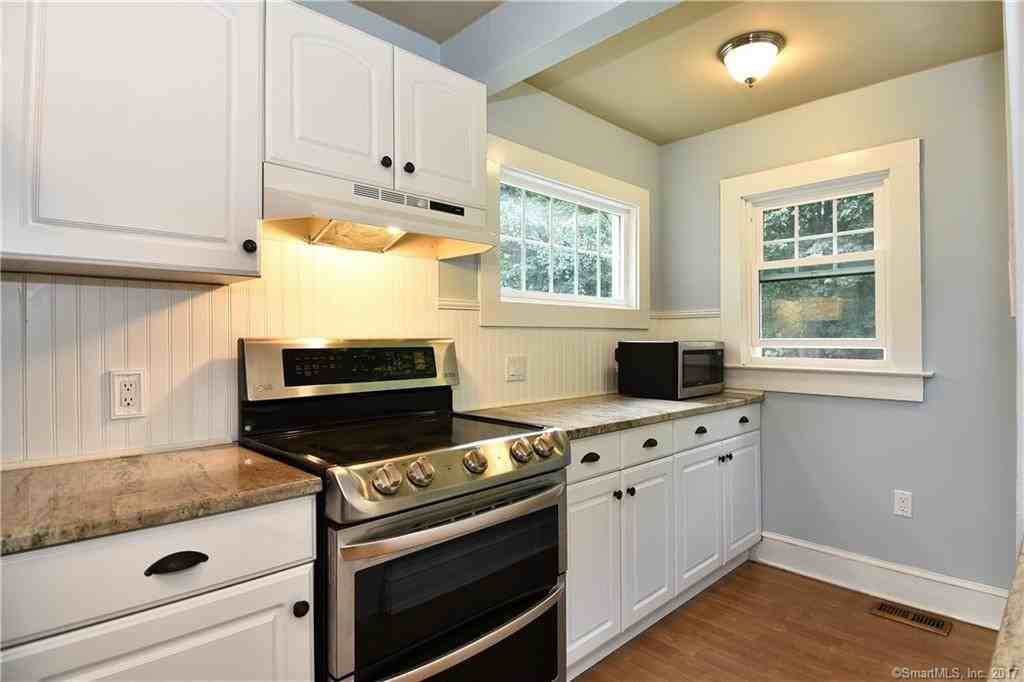 39 Berkshire Rd - Photo 3 of 18