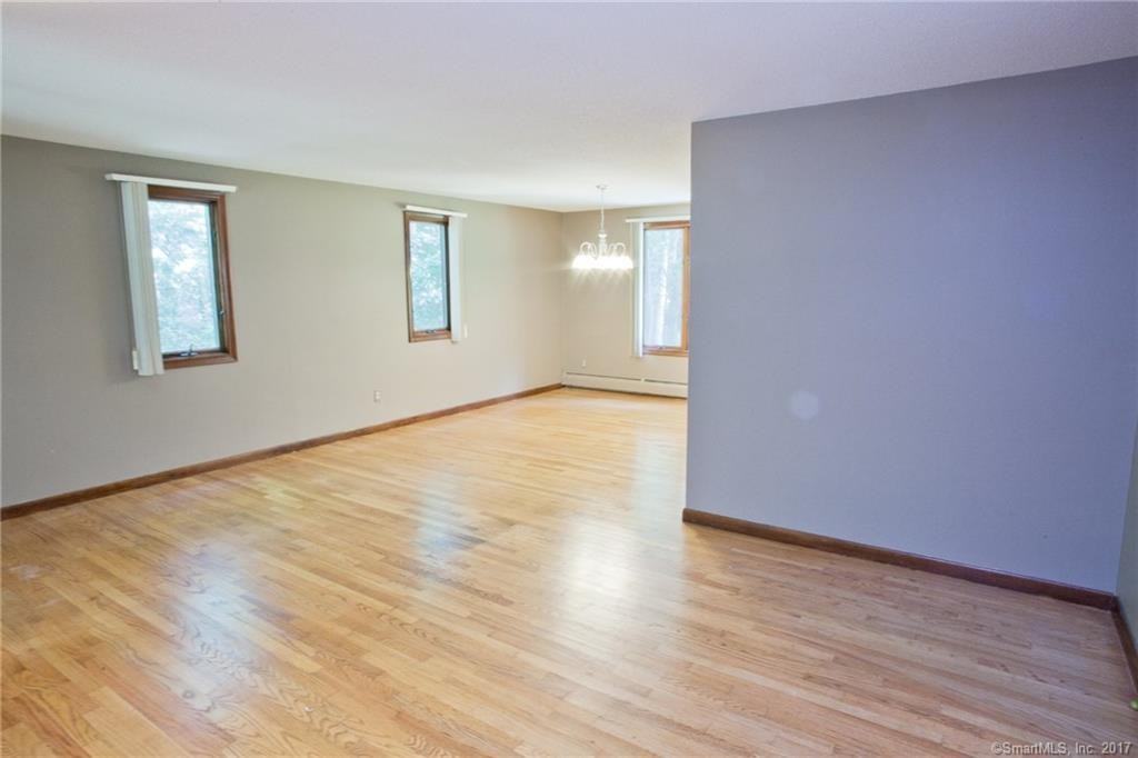 7 Timber Ridge Dr - Photo 2 of 37